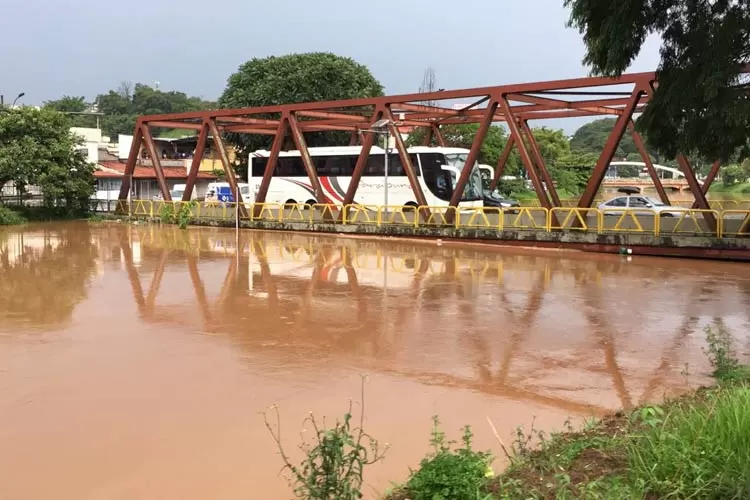 Prefeita diz que Juiz de Fora está em alerta por conta das chuvas 1 rio paraibuna ponte by fernando