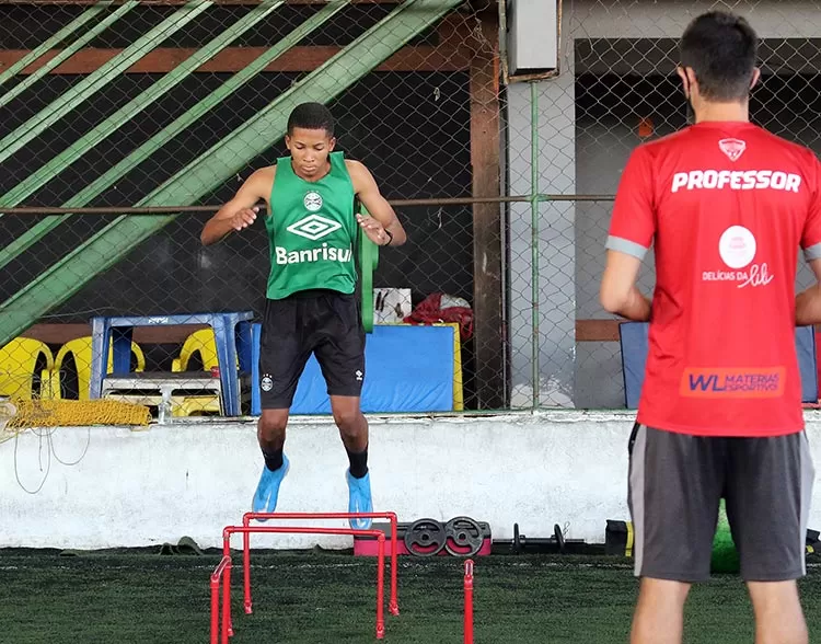Há sete anos no Grêmio, juiz-forano tem contrato profissional e quer título brasileiro 2 Adeilson Junior fernando priamo 2