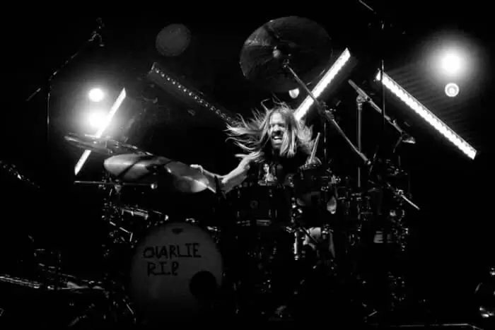 Taylor Hawkins, baterista do Foo Fighters, morre em turnê na Colômbia 1 taylor hawkins