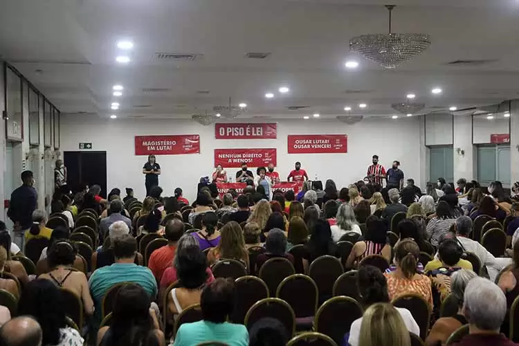 Assembleia professores fernando priamo 8