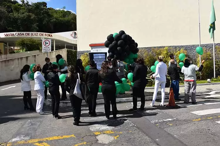 Santa Casa faz ato para destacar crise financeira 1 Santa Casa Ascom Santa Casa JF 7