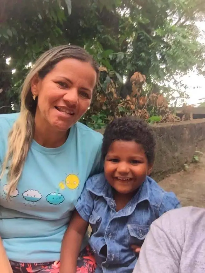 Família realiza vaquinha on-line para que 'Lukinhas' possa andar 2 lukinhas e tia