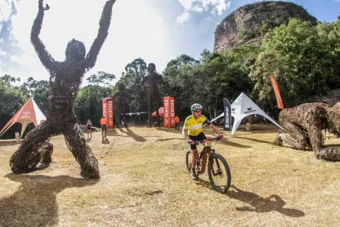 Campeões do 1º Sertões MTB exaltam visuais de Ibitipoca 2 Sertoes MTB Albert Morgen campeao e bike foto Fotop site