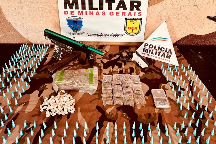 PM prende cinco e apreende armas e drogas em operação no Bairro Esplanada 1 operacao falcon 4 esplanada divulgacao pm