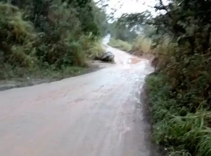 Rodovia MG-457 tem trecho parcialmente interditado desde 2011 1 rodovia