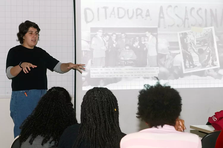 Ainda sob impacto da pandemia, Enem acontece no domingo 1 Enem prof Ana Beatriz Felipe Couri