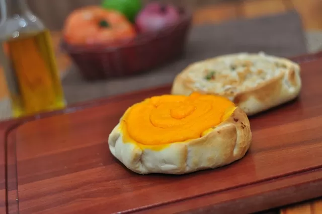 Esfiha gd aberta frango com cheddar