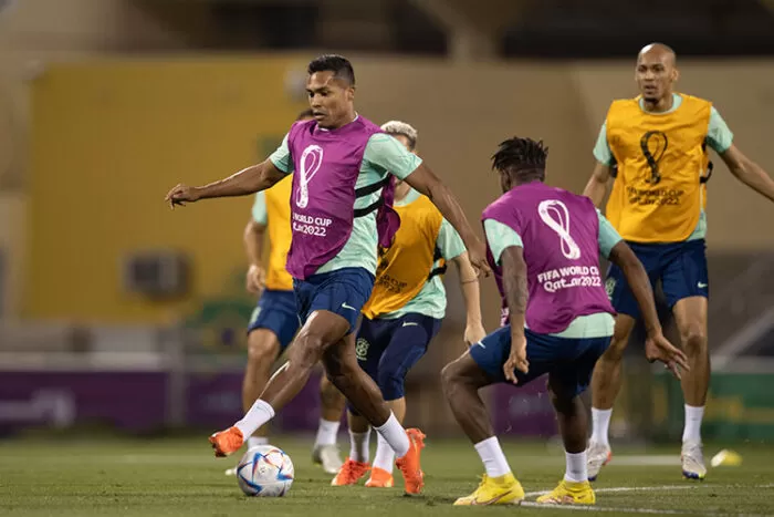 Tite revela que Alex Sandro tem poucas chances de enfrentar a Croácia 1 Seleção-Brasileira-Alex-Sandro-foto-Lucas-Figueiredo-CBF