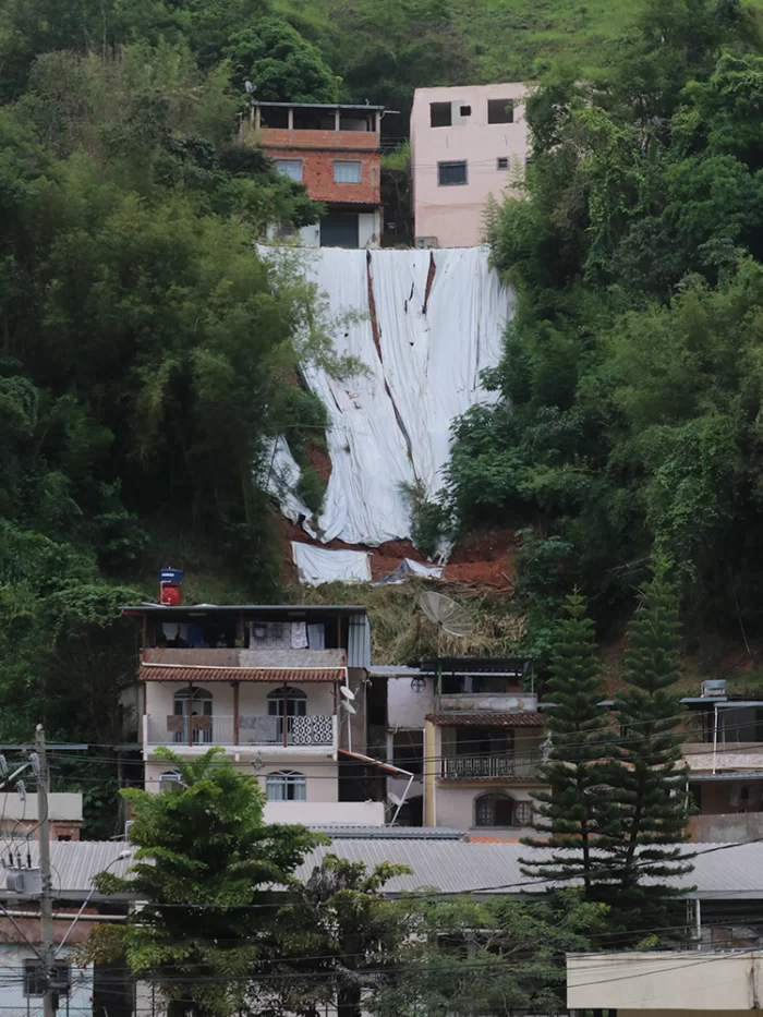 Após um ano, deslizamento em encosta segue sem obras de contenção na Zona Leste 2 areas de risco tres moinhos felipe couri .jpg 4