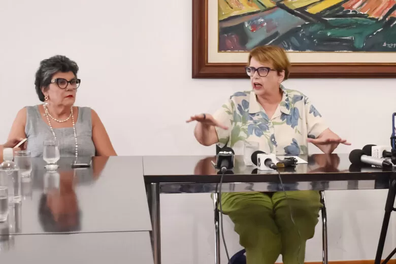 Prefeita defende contratação de empréstimo de R$ 420 milhões 1 Prefeitura Margarida Salomão em coletiva de imprensa sobre necessidade de obras de drenagem em JF