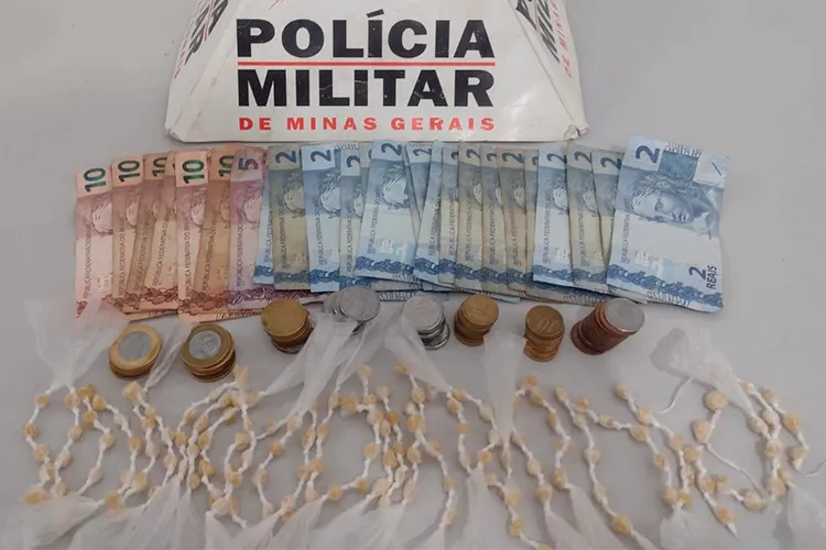 Adolescente de 18 anos é preso com 153 pedras de crack em Bicas 1 apreensao bicas by pm