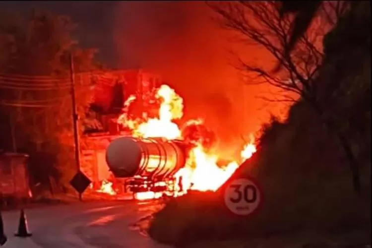 carreta explode em rio pomba reproducao redes sociais