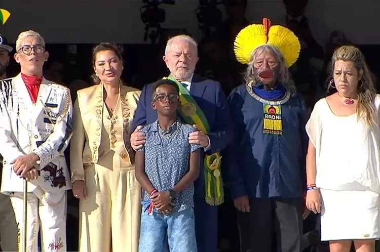 Lula recebe faixa presidencial na rampa do Palácio do Planalto 1 posse lula 9 reproducao tv brasil
