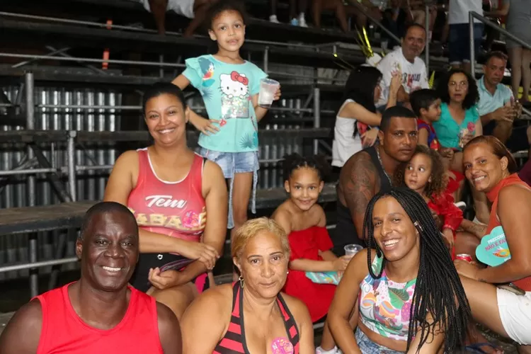 Grupo de Acesso inaugura retomada dos desfiles das escolas de samba de JF 1 familia carnaval 2023 felipe couri