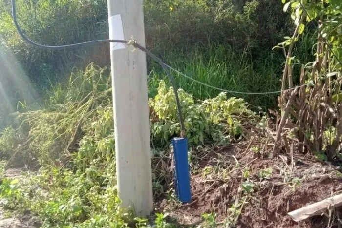 Morador do Bairro Linhares reclama de danos nos fios de telefonia 1 vu 1502