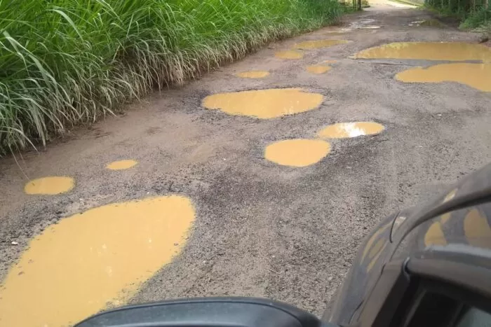 Morador reclama sobre condições precárias da Rua Prefeito Luiz Penna 1 vu0405