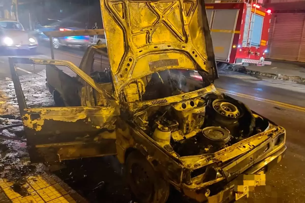 Incêndio atinge fábrica de asfalto e provoca vazamento de 700 litros de óleo em Alfredo Vasconcelos 2 barbacena incendio veiculo foto bombeiros