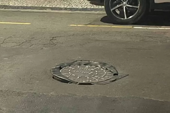Bueiro desnivelado oferece risco no São Mateus 1 Vida URBANA tRIBUNA DE MIANS