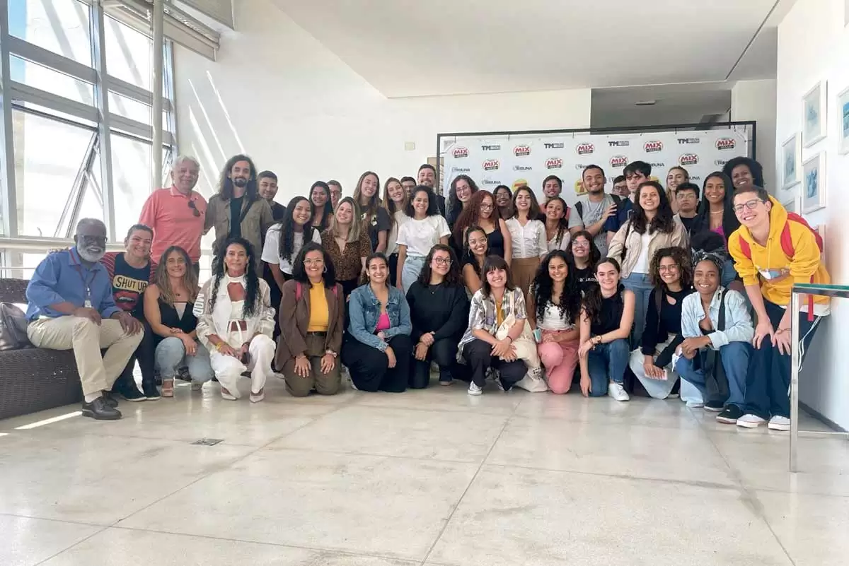 Futuros jornalistas visitam a redação da Tribuna 1 Fotolegenda UFSJ Tribuna