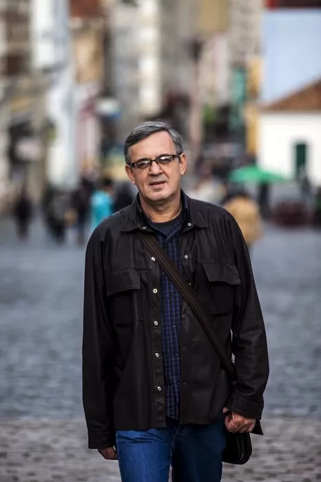 “Não há como o artista ficar indiferente ao que se passa na vida política de um país”, afirma Roberto Nicolato 2 Roberto Nicolato foto
