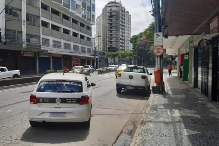 Avenida Itamar Franco perde vagas de estacionamento 1 vagas