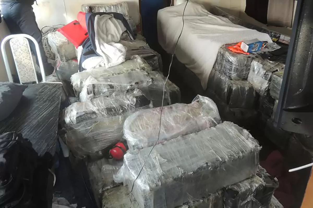 Marinha e PF fazem maior apreensão de cocaína no mar brasileiro 1 palmares 1 trafico de drogas 2 agencia marinha de noticias