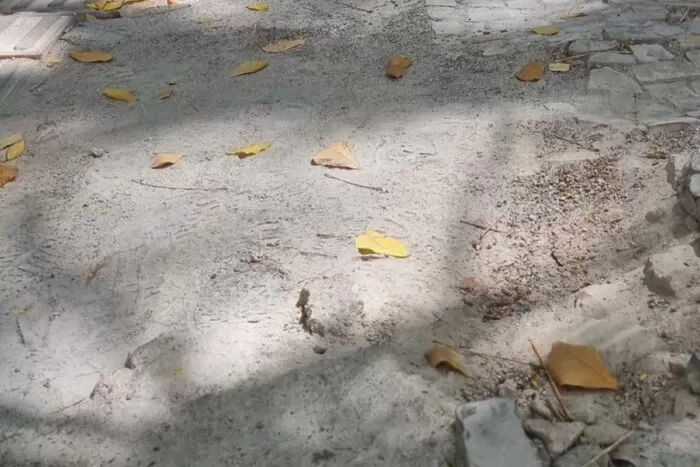 Buracos e areia prejudicam acessibilidade no Parque Halfeld 1 vu editada 25 09 leonardo costa