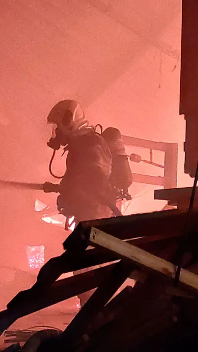 Incêndio atinge fábrica de estofados em Ubá 2 incendio fabrica estofados uba foto bombeiros 2