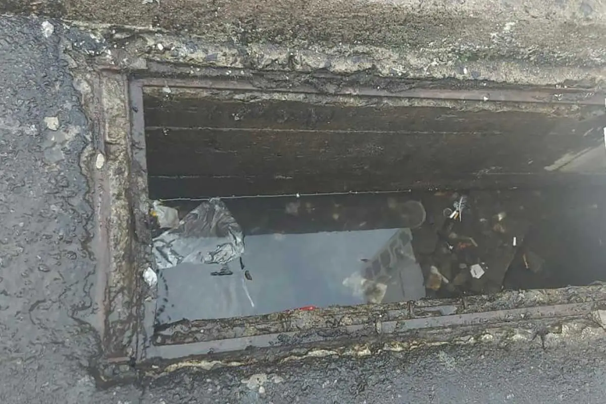 Bueiro sem proteção representa risco no Centro 1 vida urbana 03 10 23
