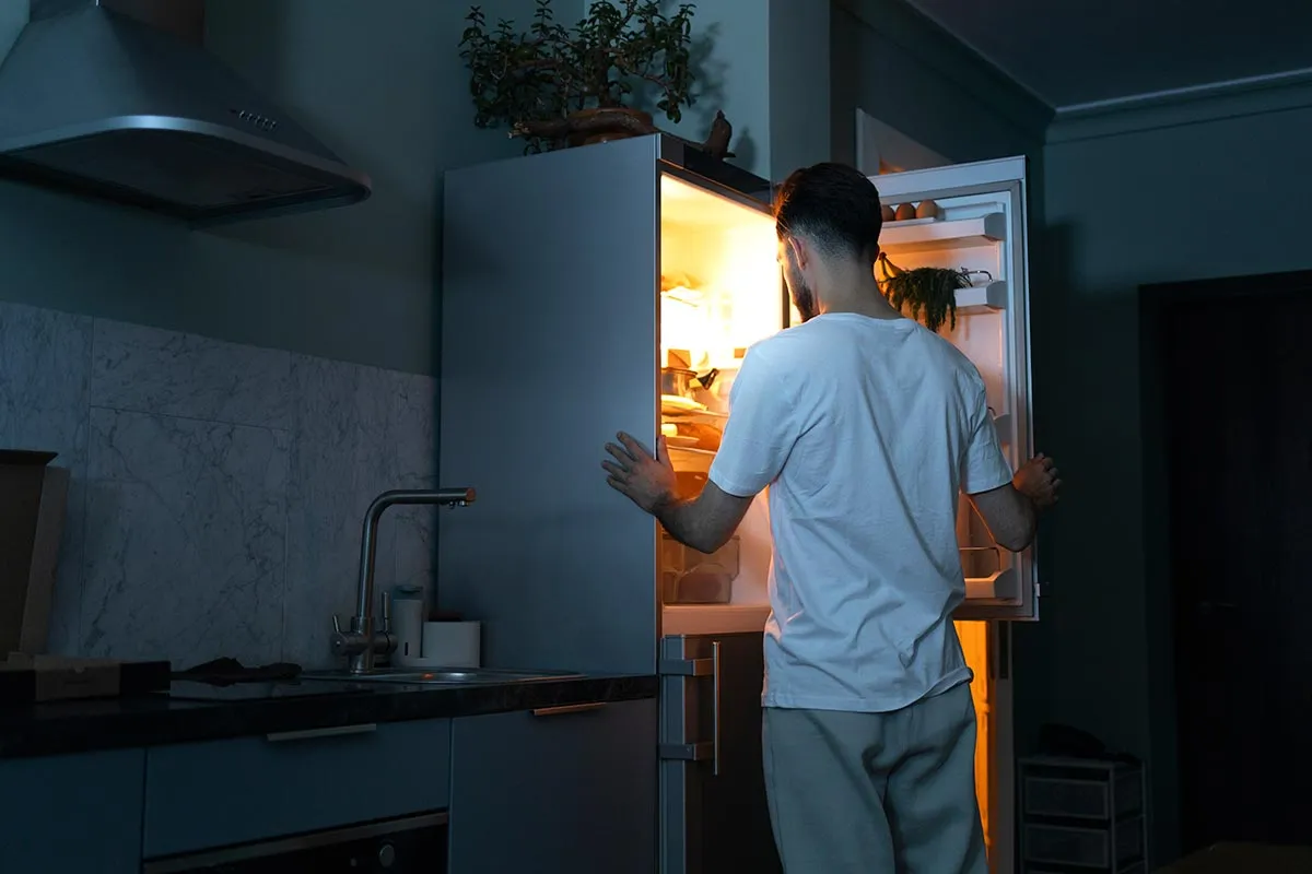 Comer muito tarde: estudo avalia impactos à saúde 1 Comer muito tarde: estudo avalia impactos à saúde