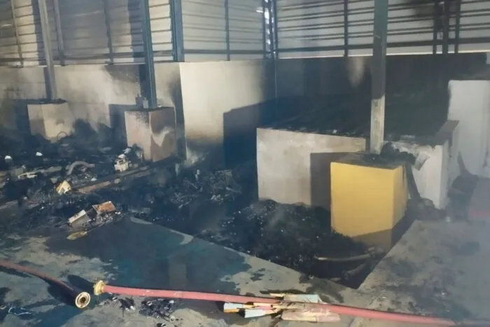 Fábrica de vassouras pega fogo em Juiz de Fora 1 incendio loja vassouras by bombeiros