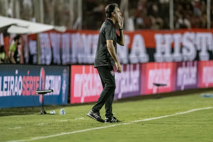 Léo Condé celebra boa fase no Vitória e fala sobre renovação 1 leo conde by vitoria