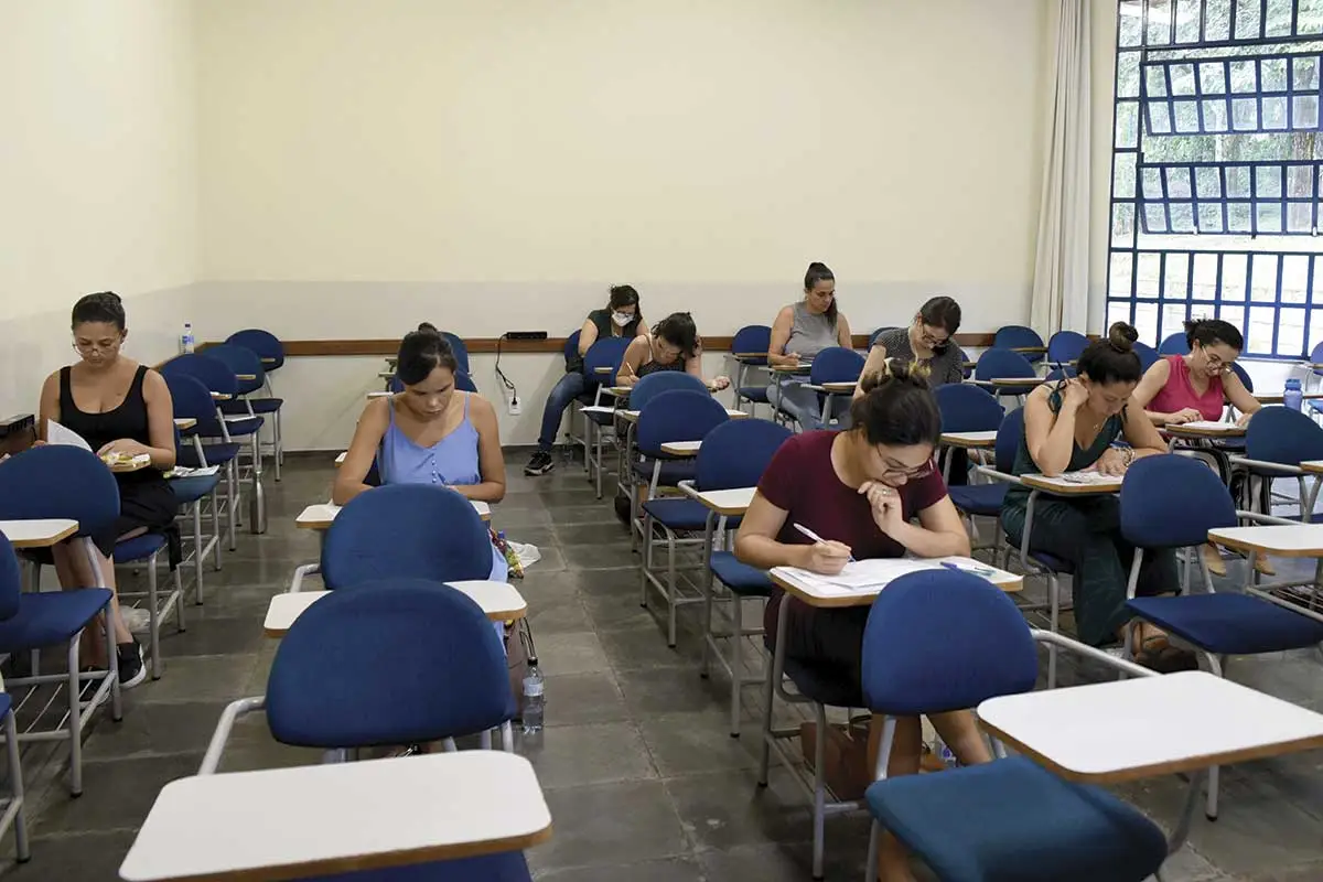 Após publicação do edital, estudantes aguardam início do prazo de inscrição, no dia 19 (Foto: Elizabete Guimarães/ALMG)