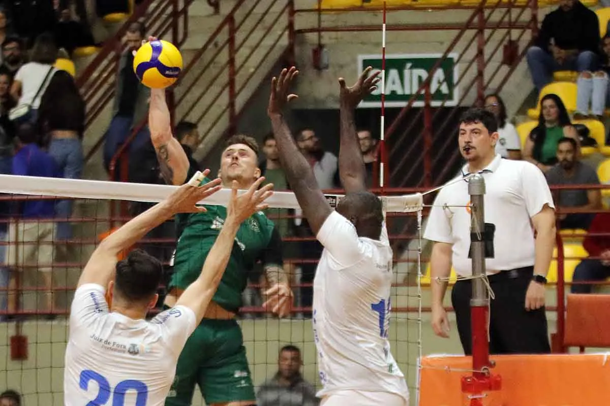 JF Vôlei é derrotado pelo Brasília na ida das quartas da Superliga B no Ginásio Municipal 3 FELIPE COURI JF VOLEI 002 1