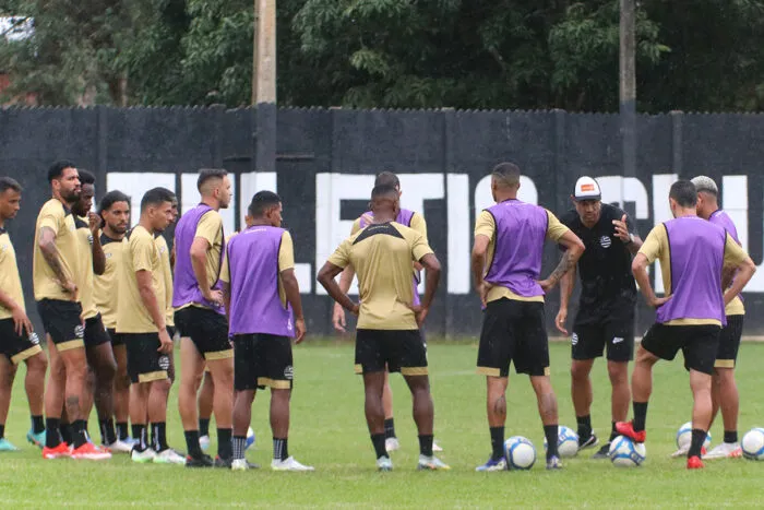 'Na ponta dos cascos': Athletic estreia na Série C neste sábado com confiança do técnico Roger 1 athletic by felipe couri