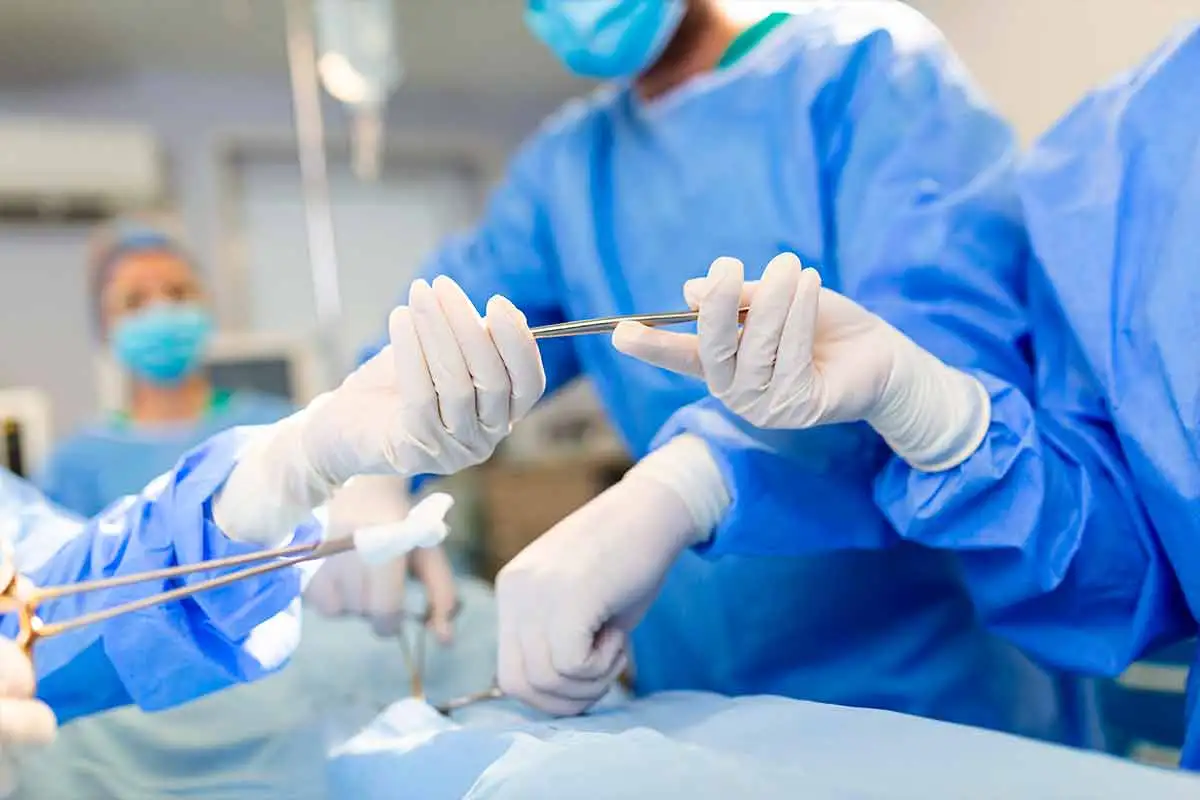 Paciente que teve mamoplastia redutora negada deverá ser indenizada por plano de saúde 1 mamoplastia redutora de mamas - pexels