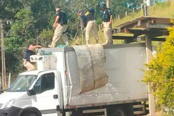 Trio é preso com pasta base de cocaína avaliada em R$ 12 milhões 1 apreensao pasta base prf divulgacao