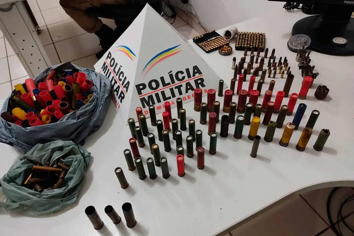 Idoso é preso por manter comércio de manutenção de armas de fogo 1 comercio de manutencao de armas de fogo foto pm 2
