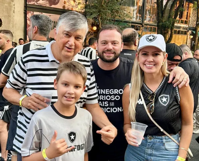 Botafogo familia 210824 enviada pelo CR 1