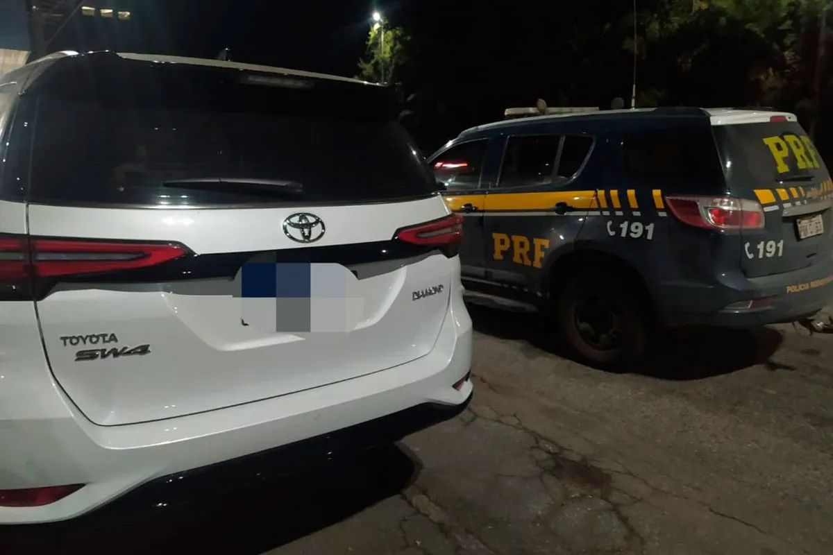 SUV de luxo roubado em Niterói é encontrado em Juiz de Fora 1 SUV de luxo roubado em Niteroi e encontrado em Juiz de Fora PRF