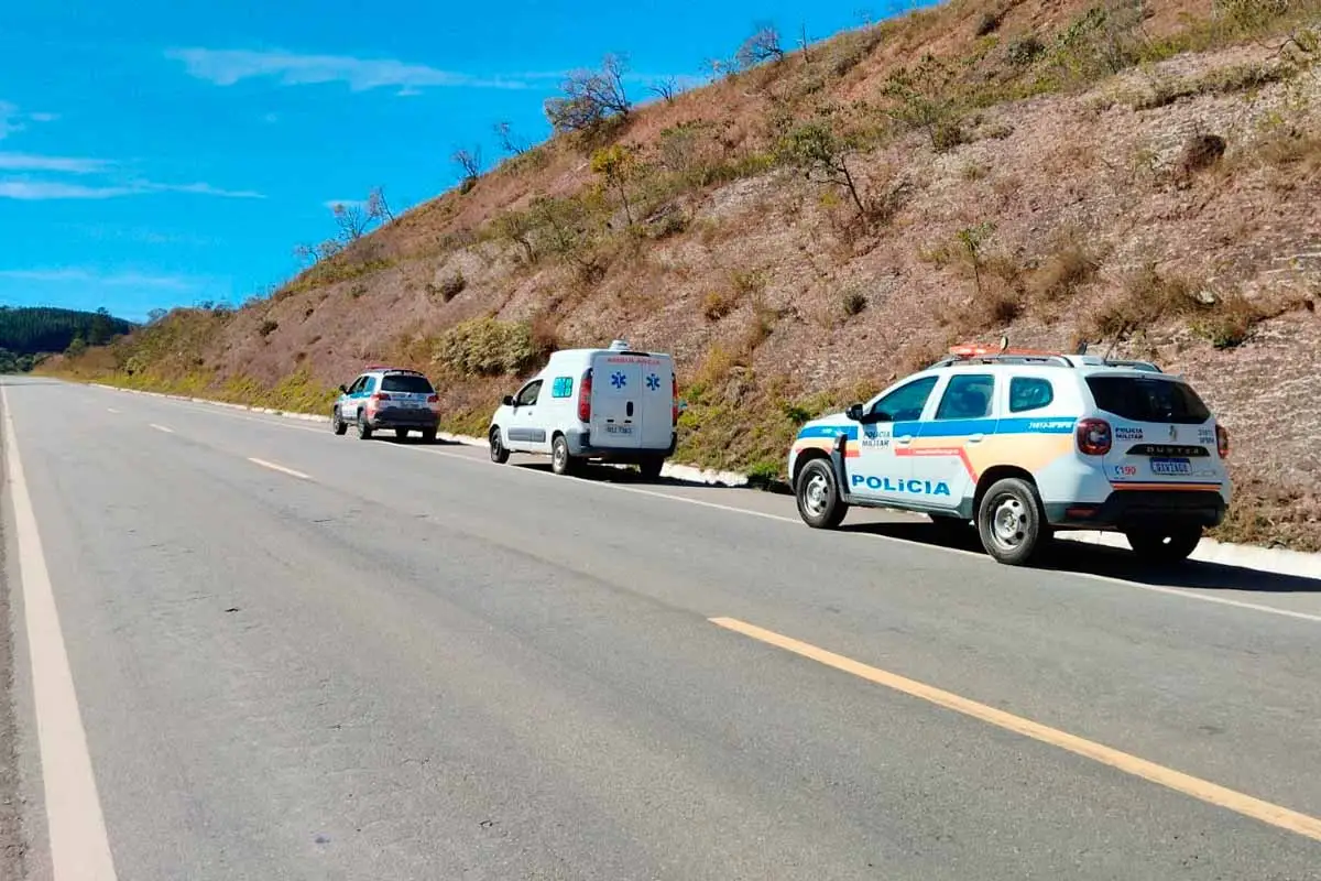 Homem furta ambulância e foge em alta velocidade da polícia 1 ambulancia arantina foto pmmg