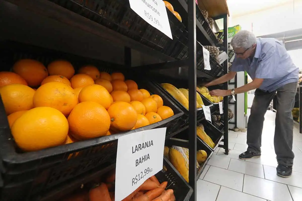 Seca e queimadas impactam preço de hortifrutigranjeiros