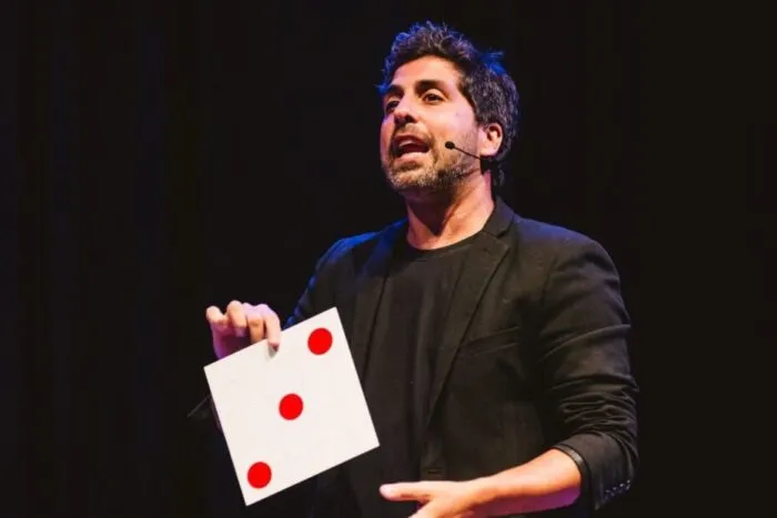 Gabriel Louchard apresenta show 'Como é que pode?' em JF 1 gabriel louchard