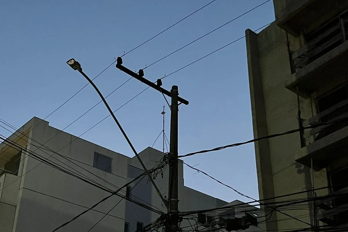 Poste apagado preocupa moradores no Bairro São Mateus 1 Poste apagado preocupa moradores no Bairro Sao Mateus