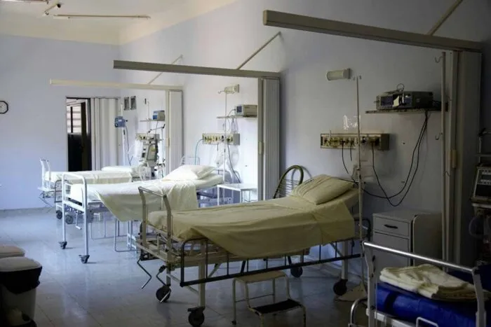 Hospital é condenado a indenizar em R$ 6,7 mil paciente e filhas vítimas de golpe 1 Hospital é condenado a indenizar em R$ 6,7 mil paciente e filhas vítimas de golpe