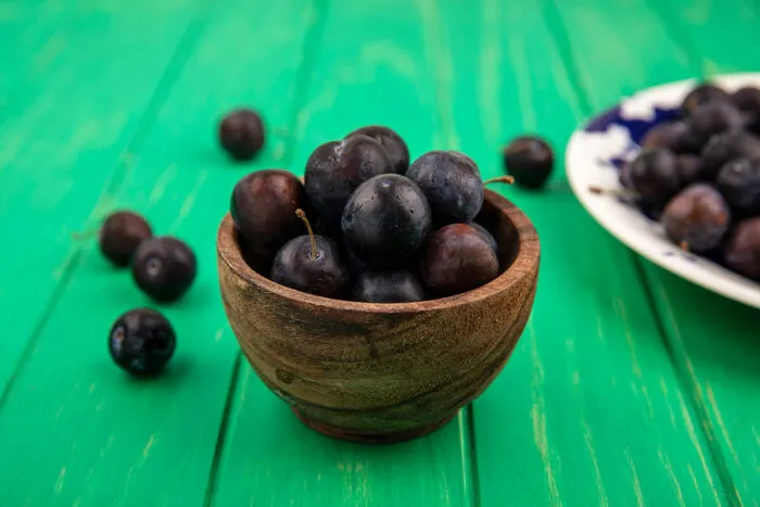 Guia da jabuticaba: conheça seus benefícios e saiba como inseri-la na dieta 1 jabuticaba by freepik