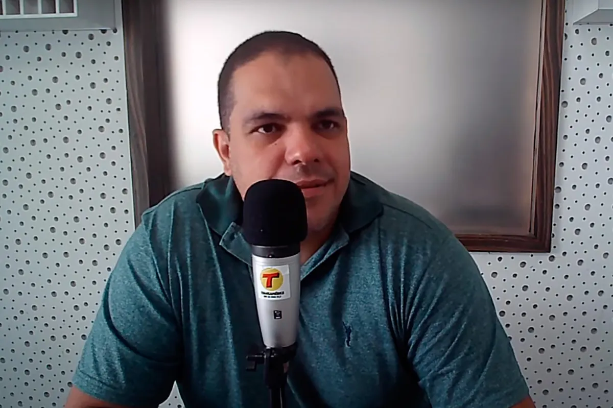 Tiago Bonecão diz que “não é esquerda, nem direita”, mas que está “junto com Margarida”