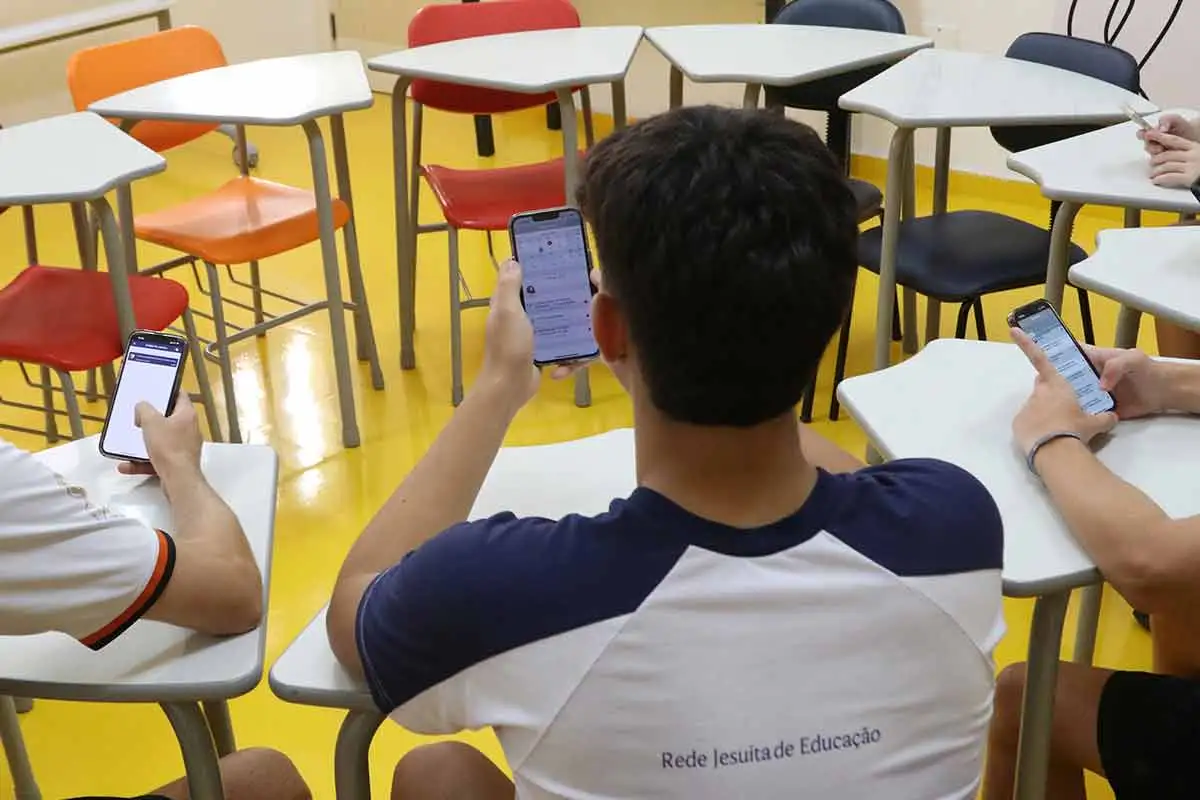 Proibição é a melhor alternativa? Especialistas debatem impactos do uso de celular na escola 1 Proibição é a melhor alternativa? Especialistas debatem impactos do uso de celular na escola