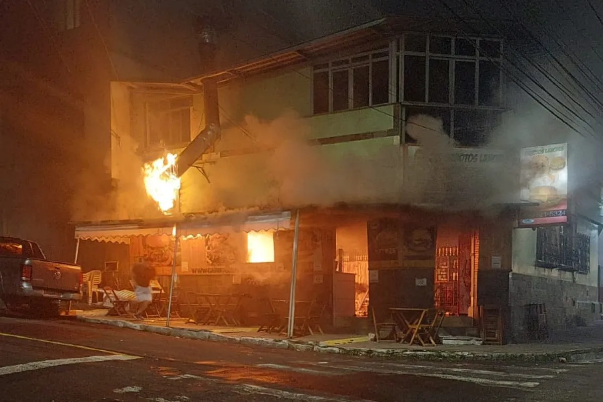 incendio lanchonete garotao manoel honorio foto bombeiros dest