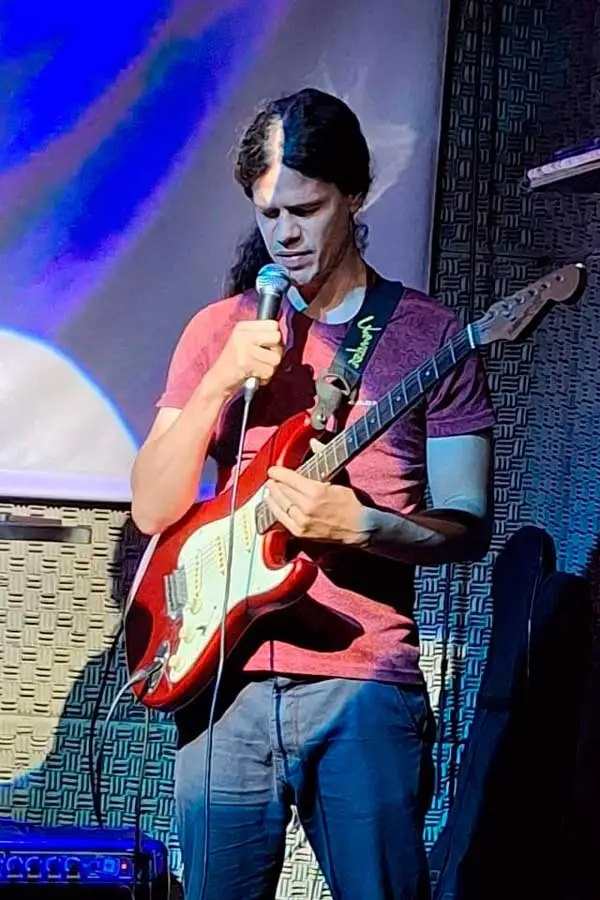 Professor e músico: saiba quem era a vítima da tragédia com marquise no Centro 1 Professor e músico: saiba quem era a vítima da tragédia com marquise no Centro